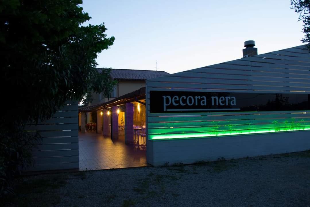 Country-House Pecora Nera Casa de hóspedes Mosciano SantʼAngelo Exterior foto
